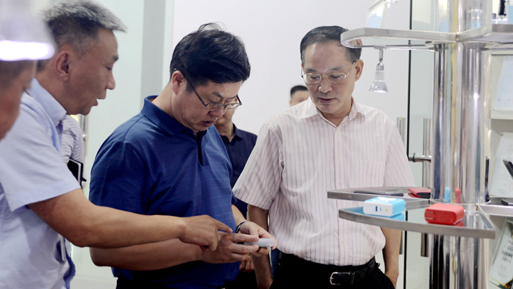 市委常委、副市長(zhǎng)徐懷好走訪炬神電子 ：全力、熱情、周到提供服務(wù)